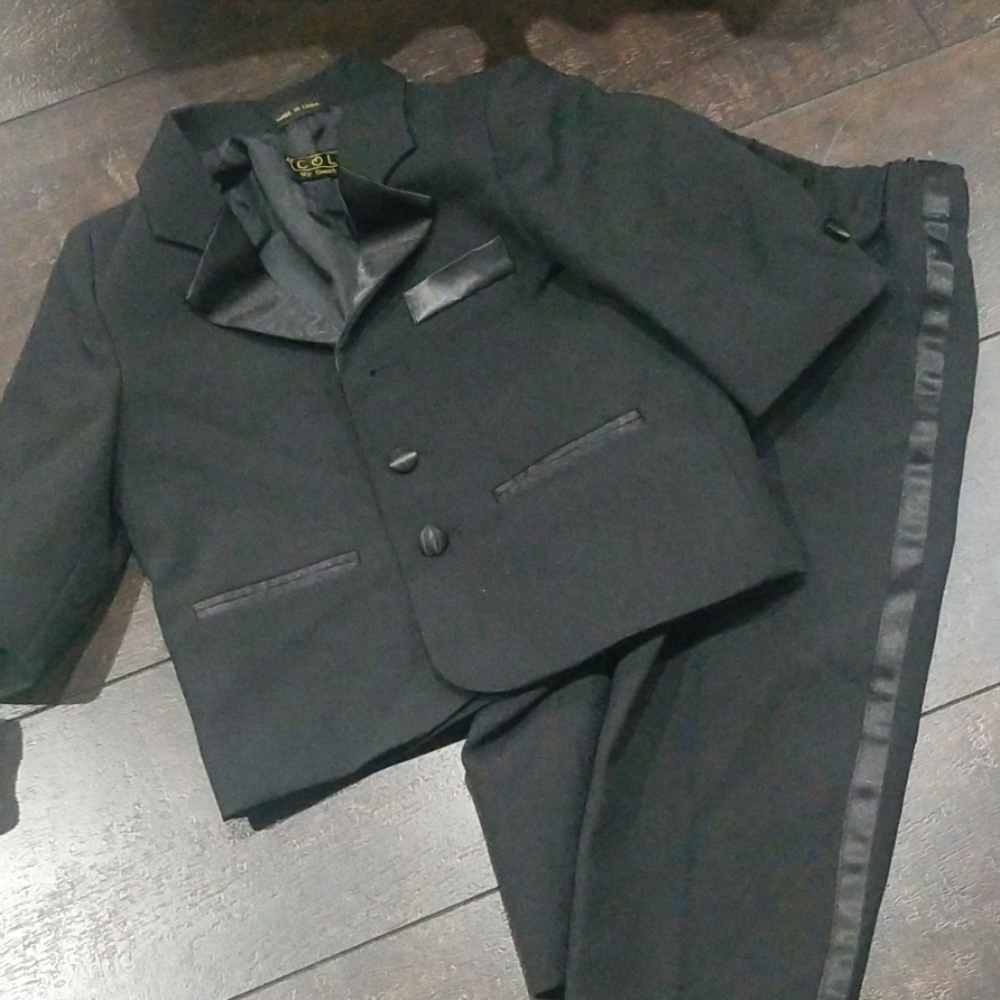 Infant suit 3 piece set like new black
